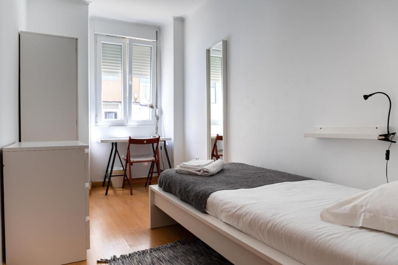 Entrecampos - Family Apartment With Terrace Lisbona Esterno foto